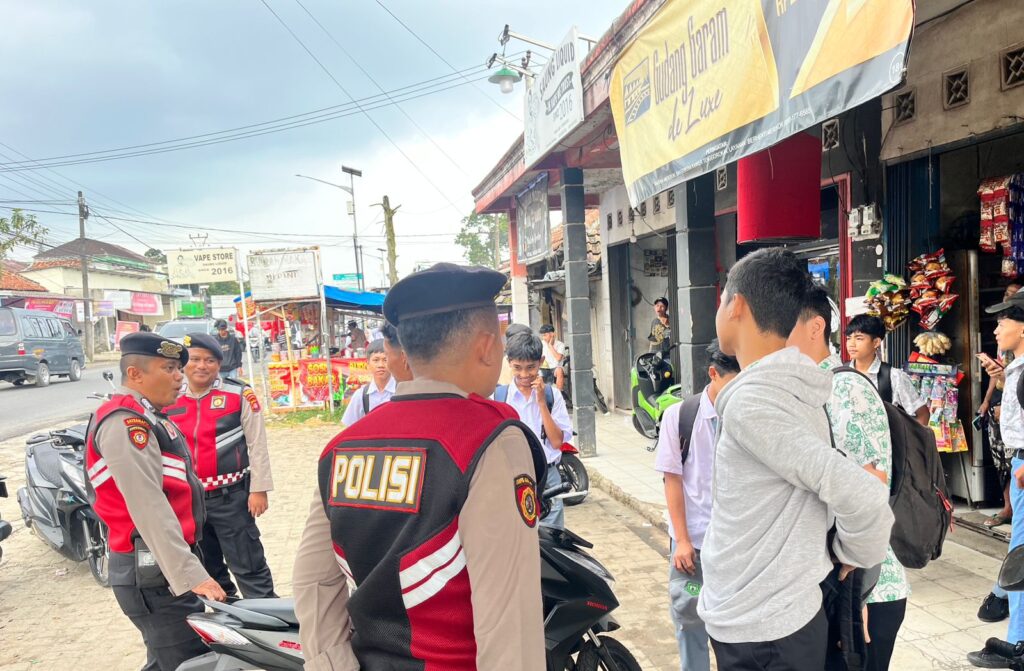 Sat Samapta Polres Pandeglang Cegah Tawuran Antar Pelajar dengan Patroli Dialogis 7 WhatsApp Image 2024 08 19 at 17.37.01