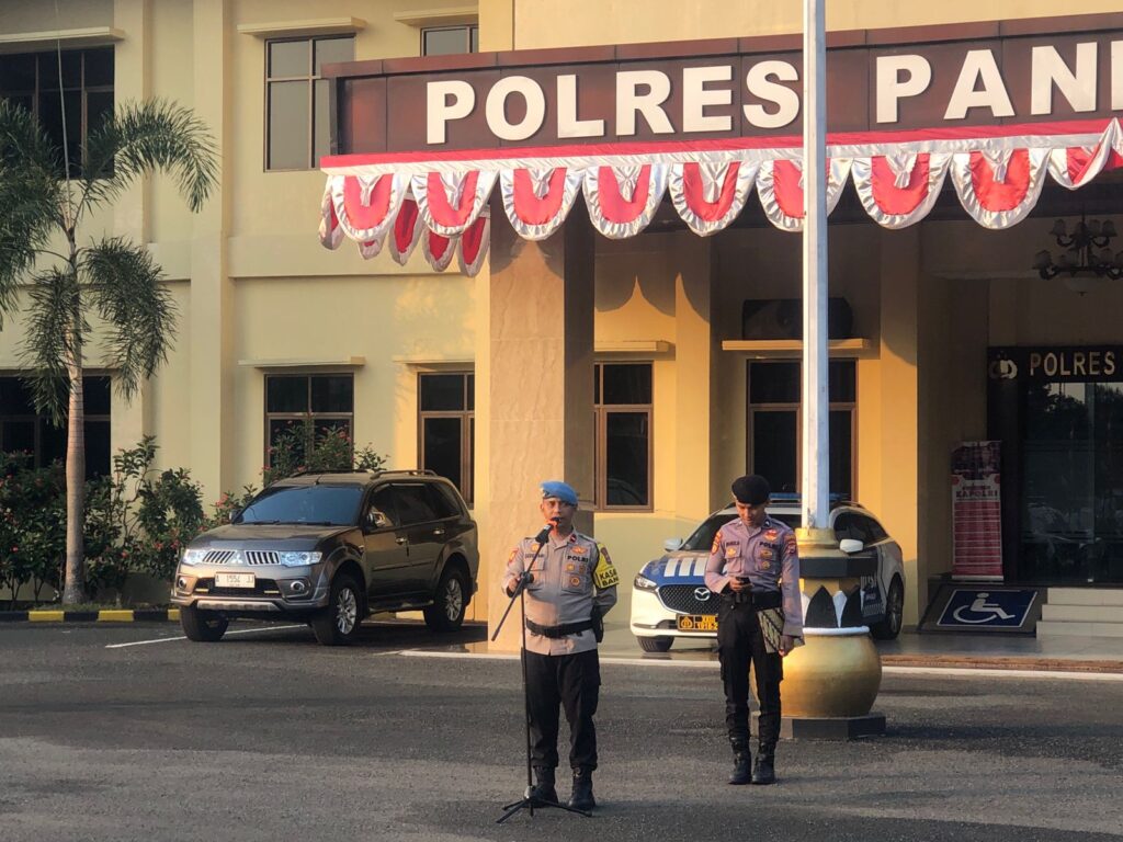 Sipropam Polres Pandeglang Berikan Arahan Strategis kepada Personil untuk Pengamanan Pelantikan Dewan di Kantor DPRD 7 WhatsApp Image 2024 08 26 at 08.41.48