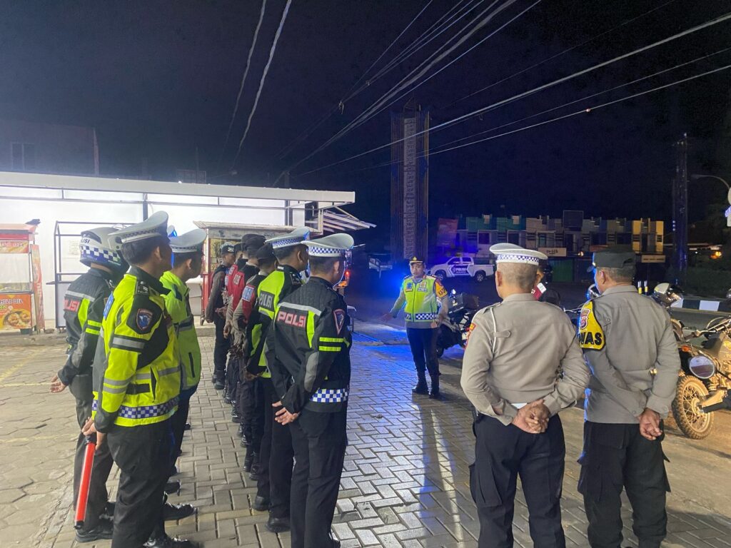 Kapolres Pandeglang Pimpin Operasi KRYD Antisipasi Perang Sarung Usai Tarawih 8 WhatsApp Image 2025 03 10 at 04.42.31
