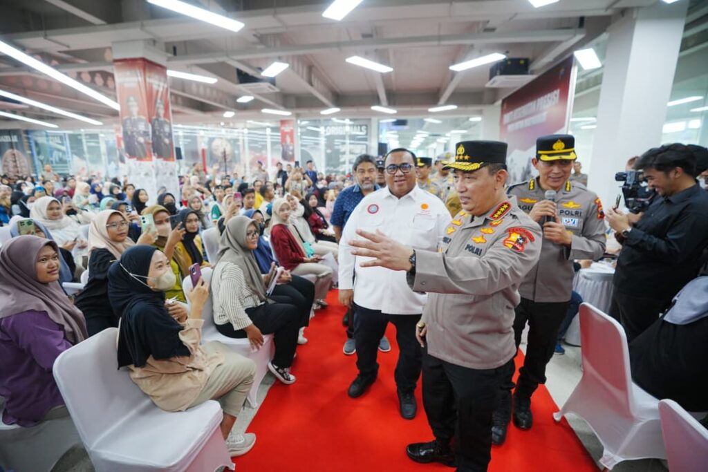 Kapolri Tinjau Kawasan Industri Brebes, Harap Masalah Pengangguran Teratasi 1 WhatsApp Image 2025 03 19 at 19.11.27