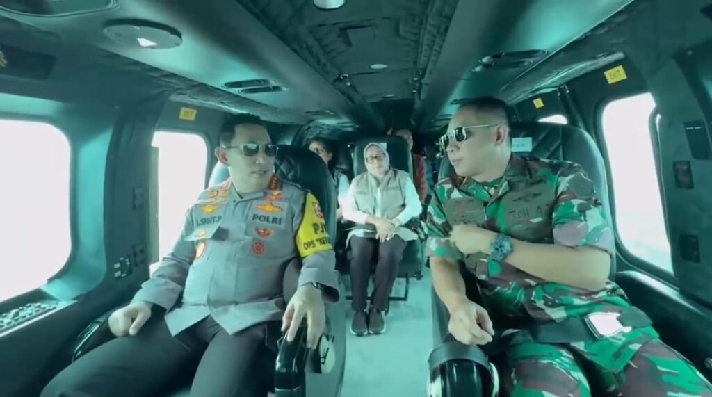 Menko PMK, Kapolri-Panglima TNI Naik Heli Pantau Arus Mudik di Pelabuhan Merak 10 WhatsApp Image 2025 03 26 at 14.49.06