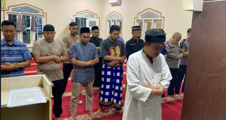 Polres Pandeglang Gelar Sholat Ghaib untuk Personel yang Gugur dalam Tugas di Lampung 3 fdsc