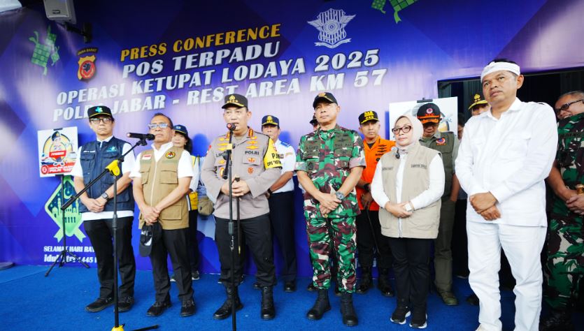 Tinjau Rest Area KM 57, Kapolri Pastikan Kelancaran dan Pelayanan Masyarakat saat Arus Mudik 1