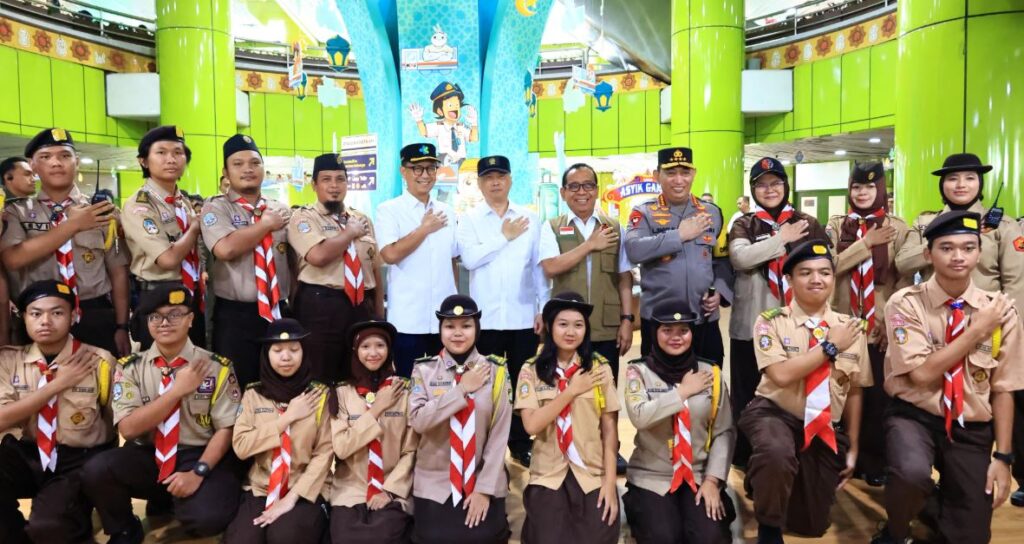Kapolri Perintahkan Jajaran Antisipasi Kejahatan di Sekitar Stasiun Agar Pemudik Nyaman dan Aman 8 uyh