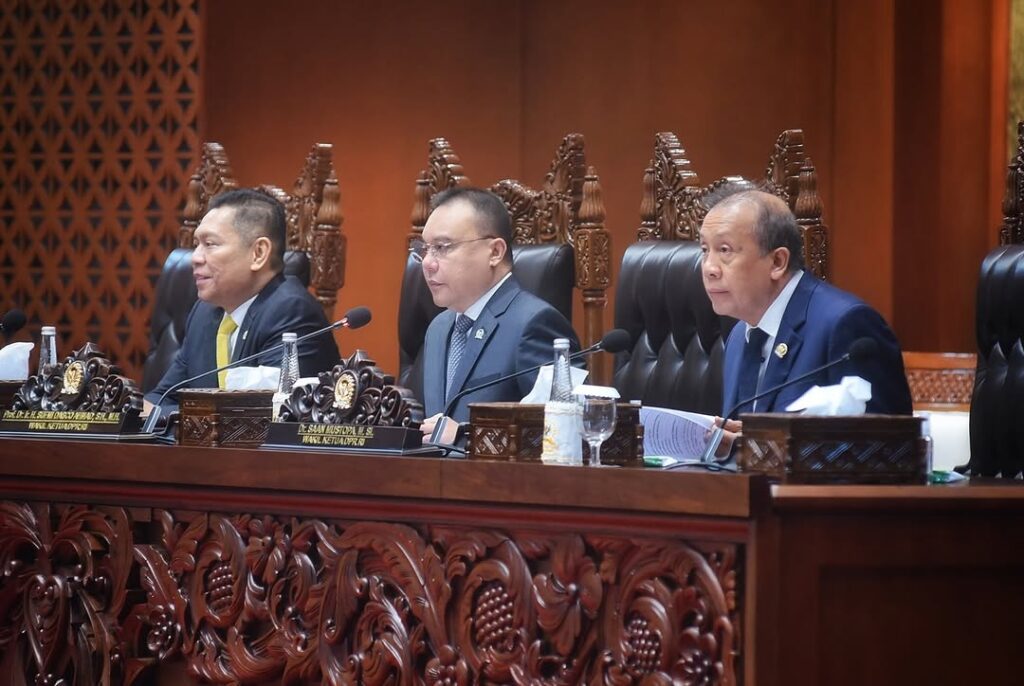 Wakil Ketua DPR RI Apresiasi Polri Atas Kesuksesan Pengamanan Mudik 2 WhatsApp Image 2025 04 18 at 05.34.02