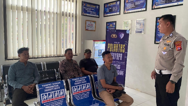 Satlantas Polres Pandeglang Gelar Pelayanan Prima “Polantas Menyapa” di Satpas Polres Pandeglang 4 IMG 20251022 090016