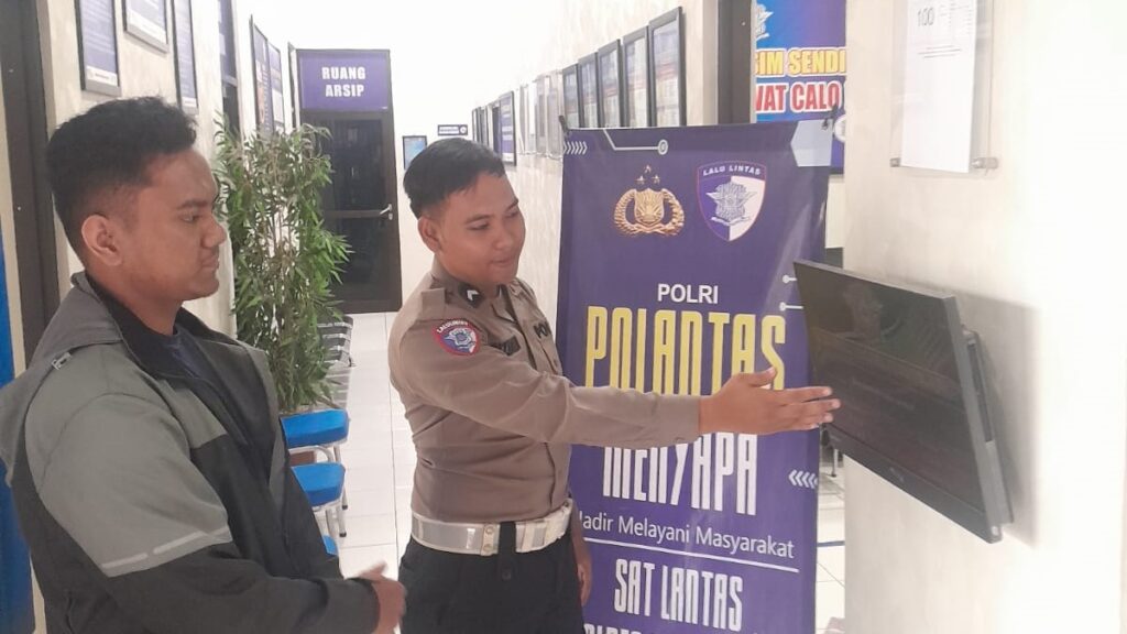 Satlantas Polres Pandeglang Gelar Program Polantas Menyapa, Berikan Pelayanan Prima kepada Pemohon SIM 3 WhatsApp Image 2026 02 03 at 08.42.15 1