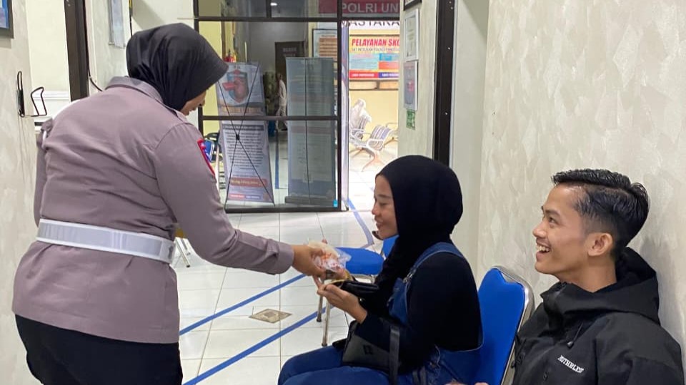 Satlantas Polres Pandeglang Gelar Program “Polantas Menyapa”, Berikan Pelayanan Prima kepada Pemohon SIM 2 WhatsApp Image 2026 02 18 at 08.14.20