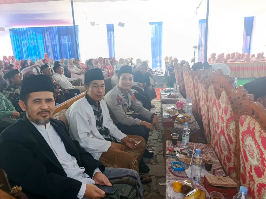 Dekat dengan Warga, Bhabinkamtibmas Hadiri Pengajian dan Sampaikan Pesan Kamtibmas di Desa Cilaja 6 MConverter.eu WhatsApp Image 2026 05 24 at 13.10.47