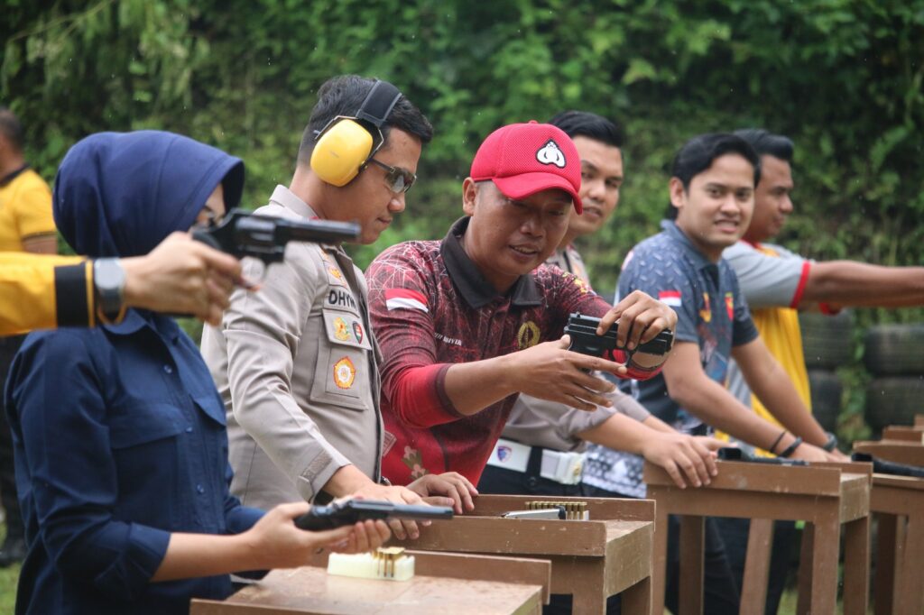 Polres Pandeglang Latih Kemampuan Menembak Personel, Kapolres Tekankan Profesionalisme dan Ketepatan Tindakan 4 WhatsApp Image 2026 06 04 at 15.32.52