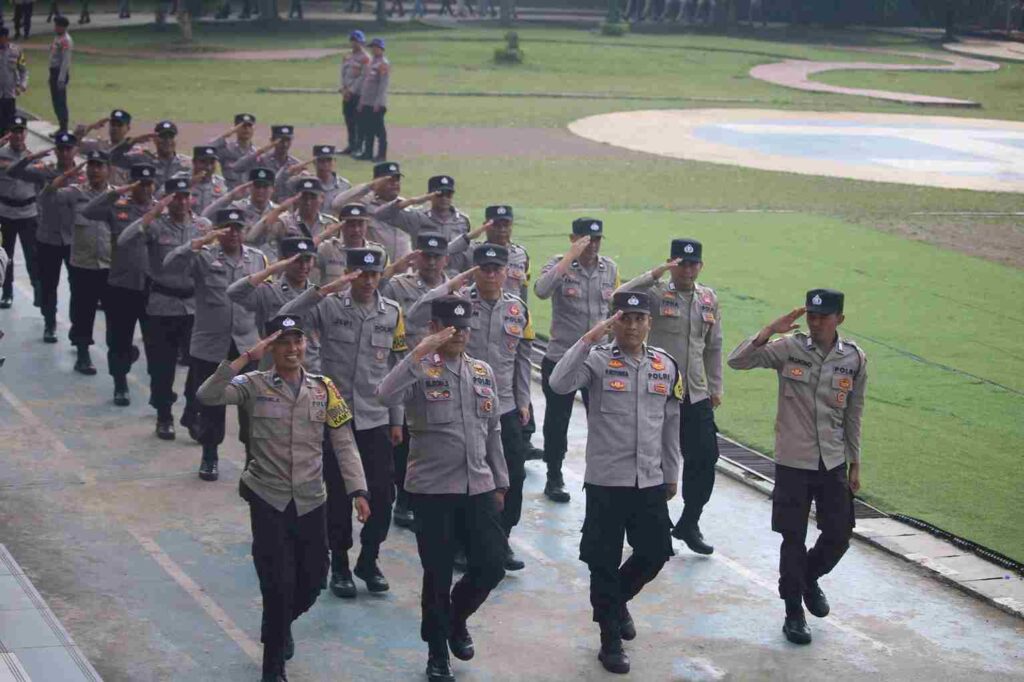 Sambut HUT Bhayangkara Ke-80, Polres Pandeglang Matangkan Latihan Defile di Alun-Alun Pandeglang 2 WhatsApp Image 2026 06 30 at 10.31.42 11zon